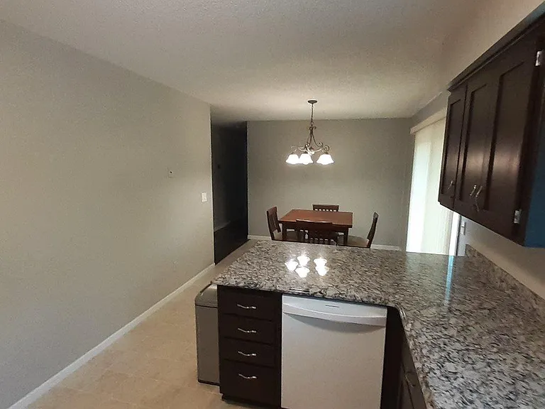 Kitchen (main level)