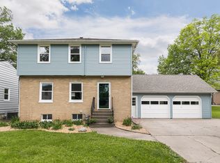1907 E Ave Nw, Cedar Rapids, IA 52405