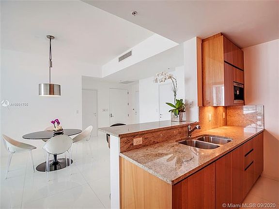 5th image of 50 S Pointe Dr APT 2404