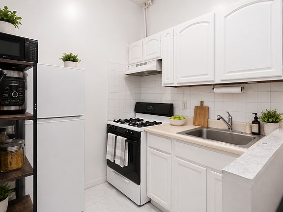 3rd image of 522 E 11th St #1