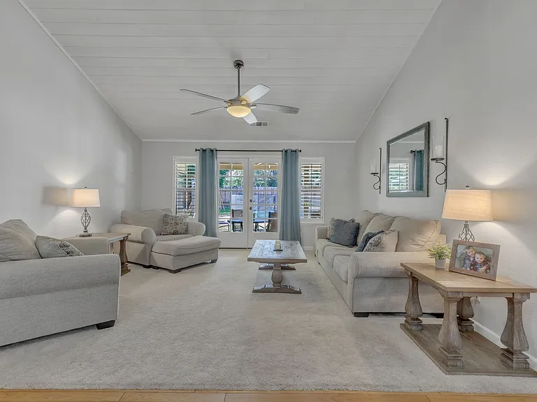 1856 Ridgeview Dr — Photo 5