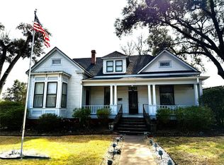 303 E Austin St, Bellville, TX 77418