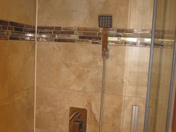 5th image of 950 NE 199th St APT 303