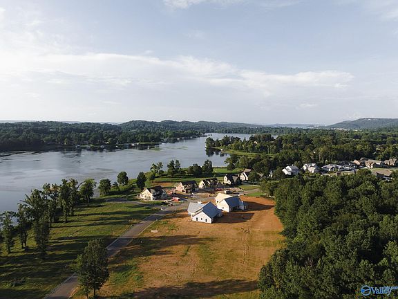 3rd image of 440 Lake Creek Dr
