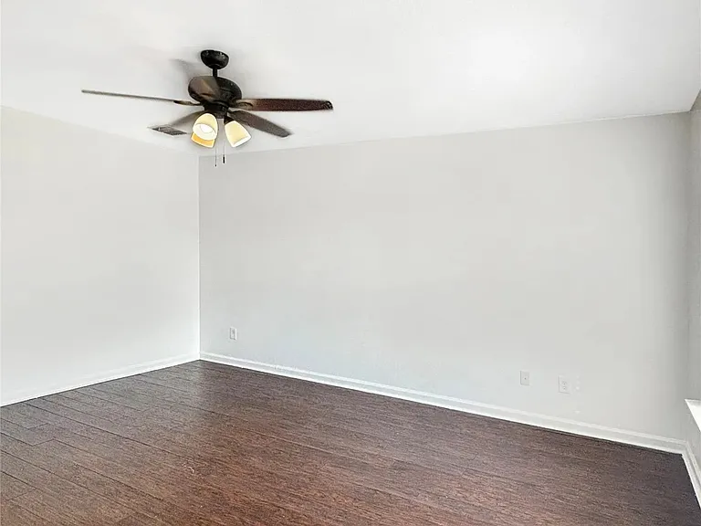 1217 Caroline Dr — Photo 8