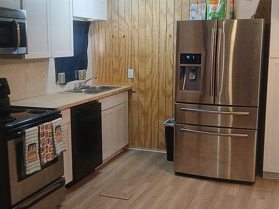 3rd image of 11808 Krocus St