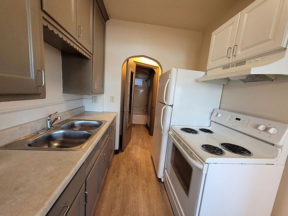 3rd image of 414 Dousman St #4