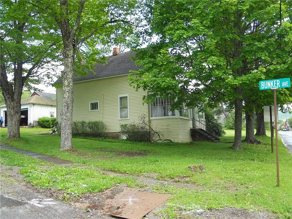 718 Main St photo 1
