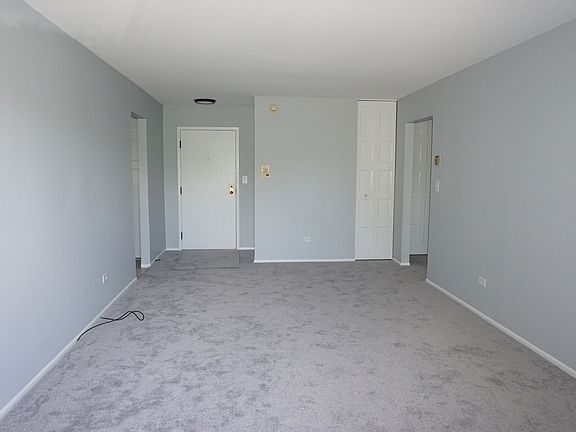 3rd image of 4 Villa Verde Dr Unit 111
