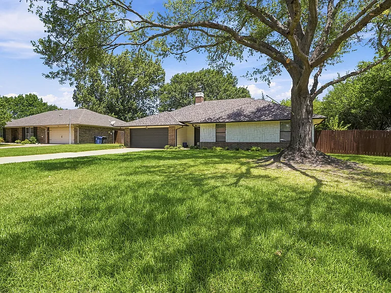 306 Dove Creek Trl — Photo 2