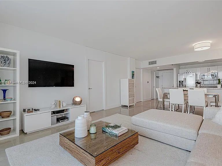 2301 Collins Ave #938 — Photo 22