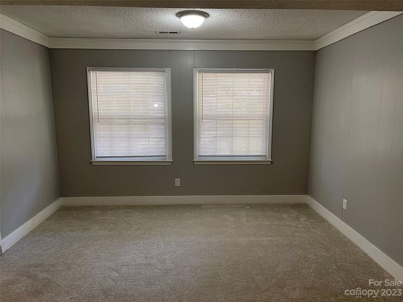 2nd image of 1621 Rolling Meadow Ln