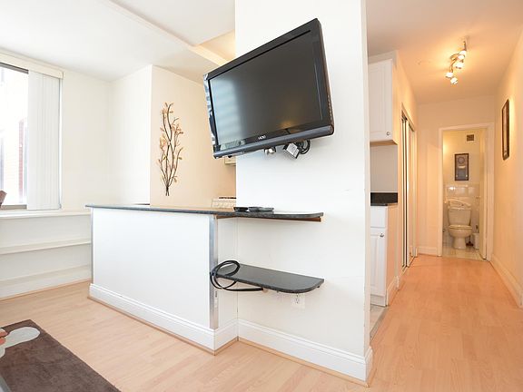 2nd image of 1121 Arlington Blvd APT 713N