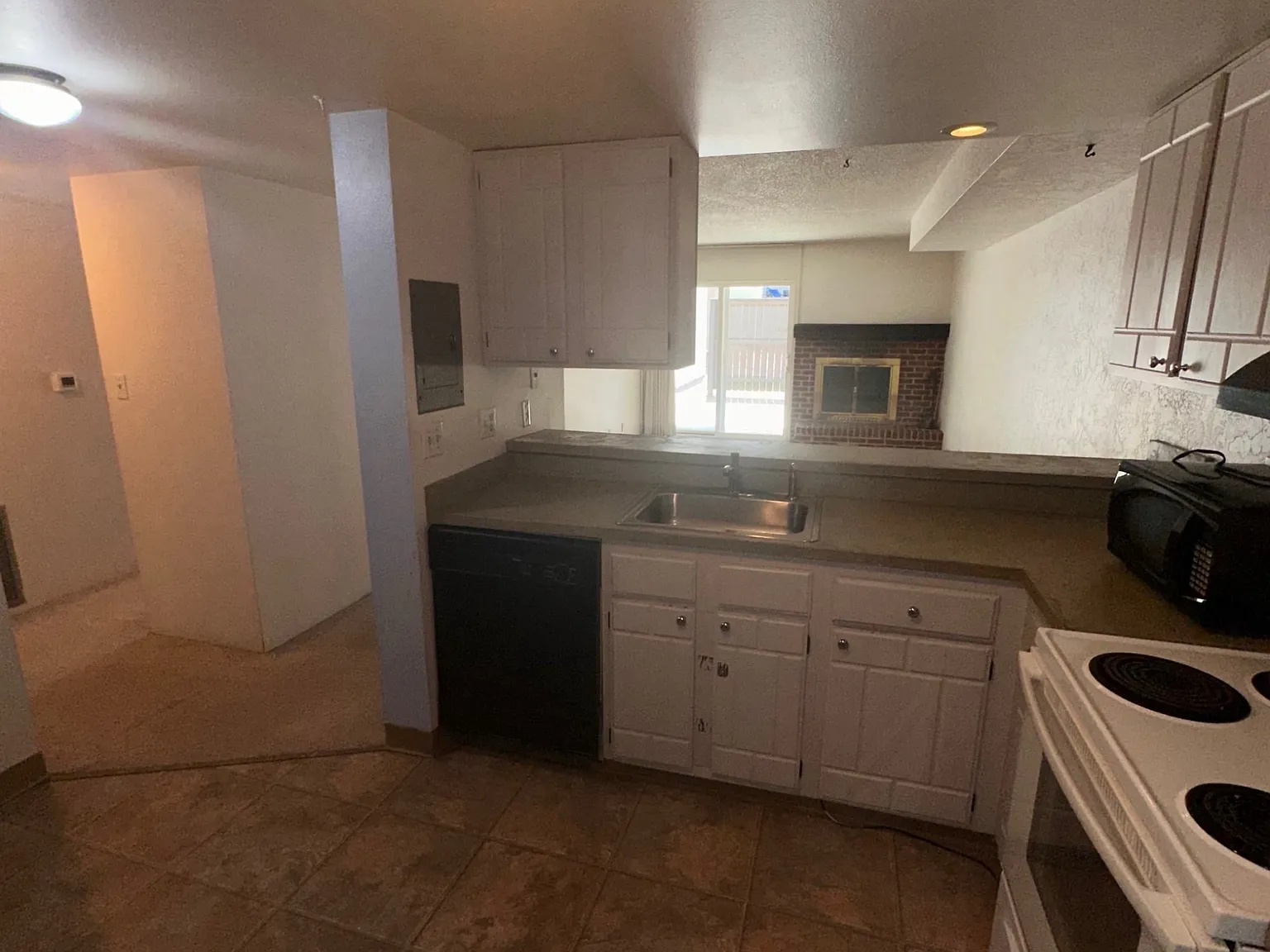 1 bed, 708 sqft, $1,595 — Photo 3