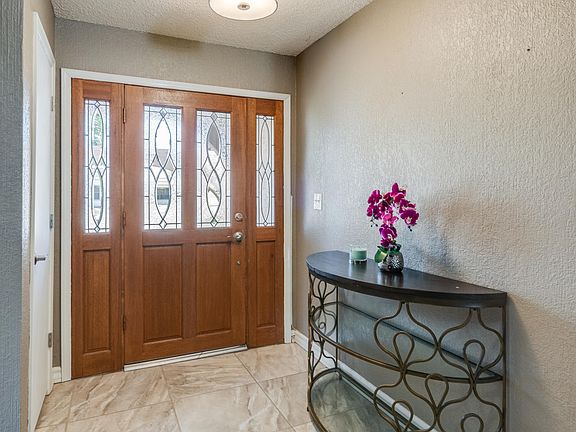 3rd image of 608 Willow Glen Dr