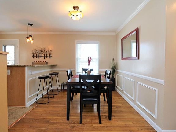 4th image of 226 E Lowry Ln