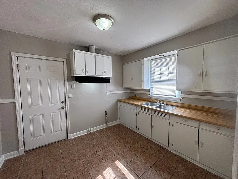 3733 Vernon Ave — Photo 7