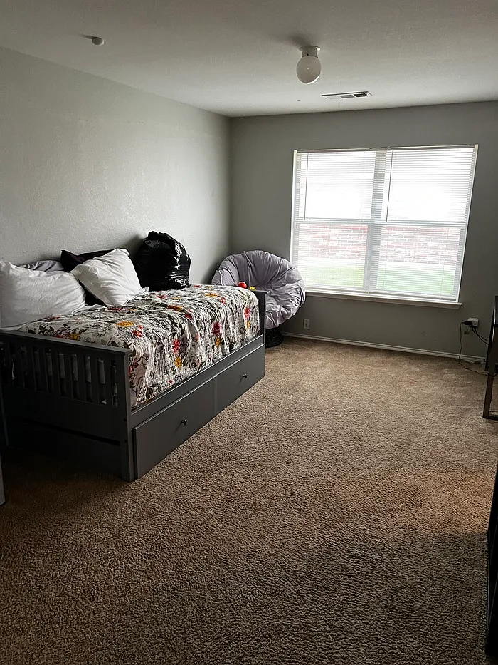 3 bed, 2.0 bath, 1818 sqft, $2,250 — Photo 3