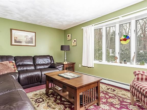 3rd image of 231 Laurel Ln