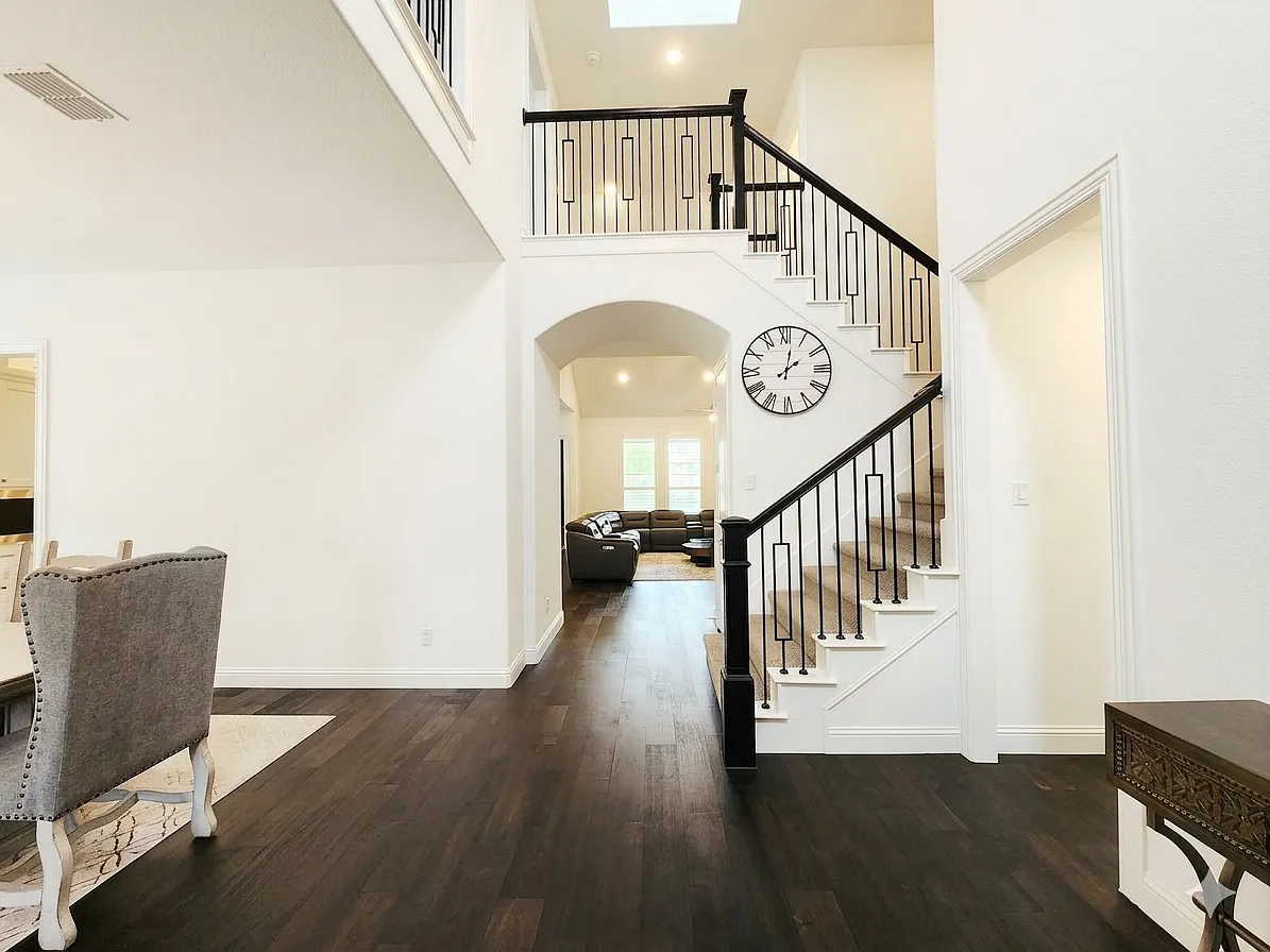 5 bed, 4328 sqft, $5,000 — Photo 3