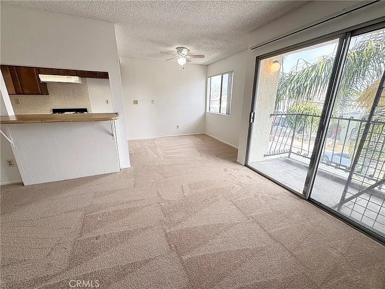 635 W 15th St #13 — Photo 4