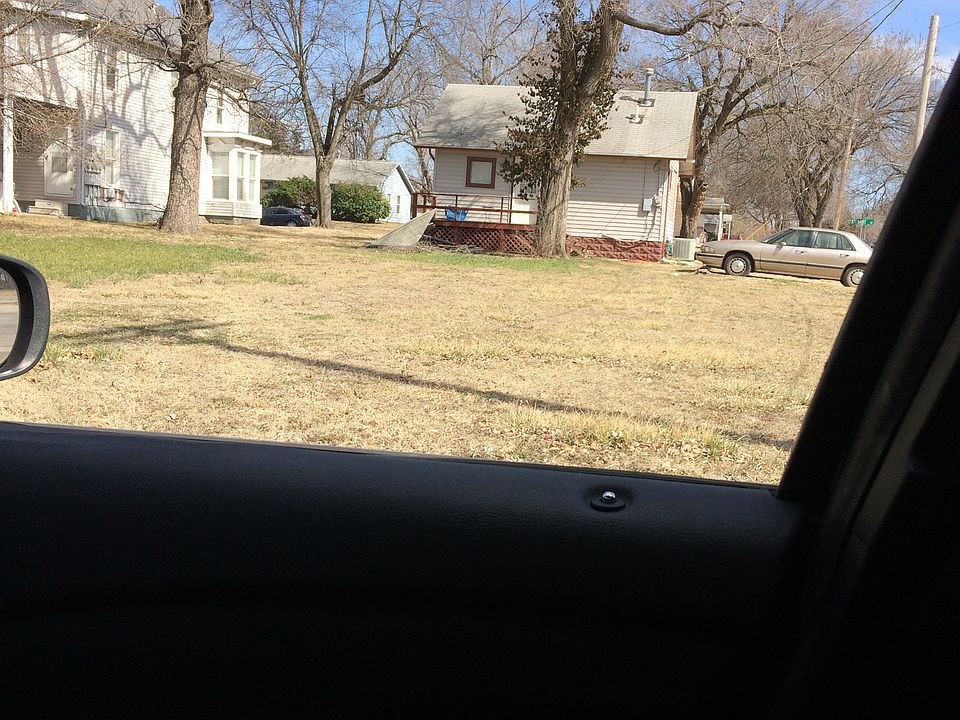 2nd image of 1221 Stewart St