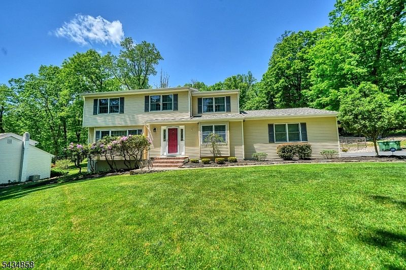 1st image of 44 Nestlingwood Drive