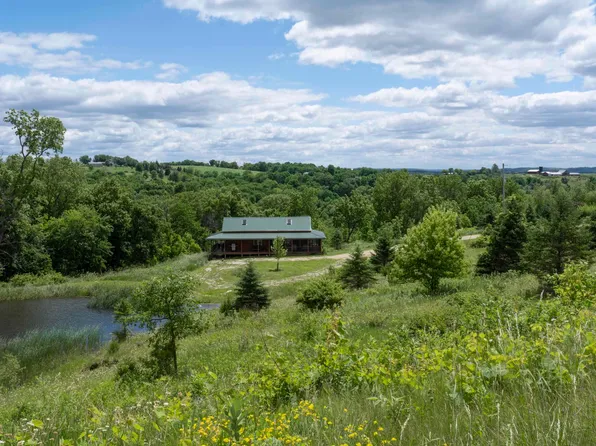 1878 Trophy Run Ln, Harpers Ferry, IA 52146