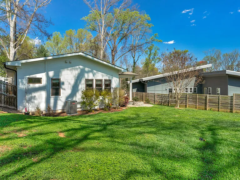 3020 Palm Ave — Photo 8
