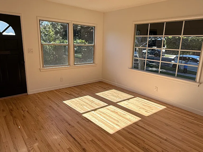 4368 Kraft Ave #1 — Photo 2