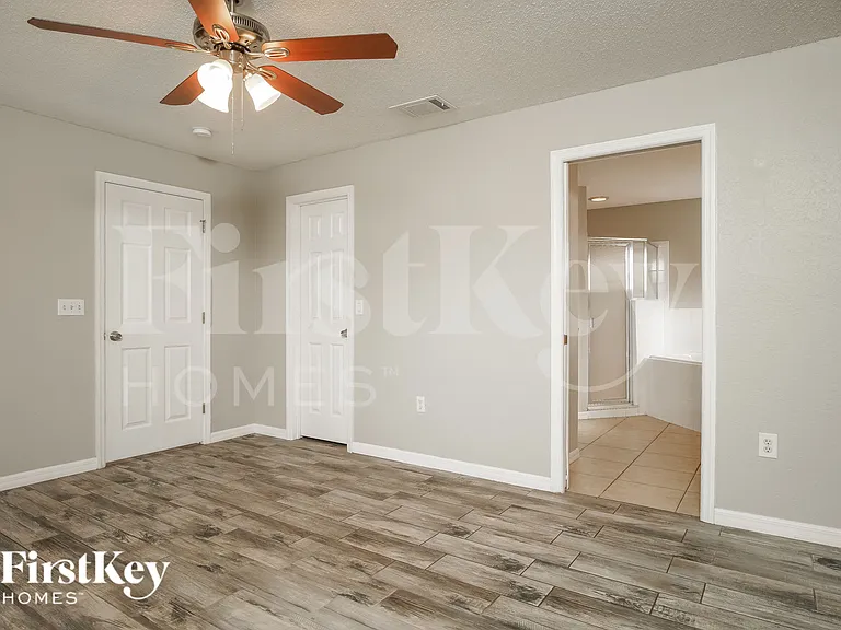 835 Summer Glen Dr — Photo 9