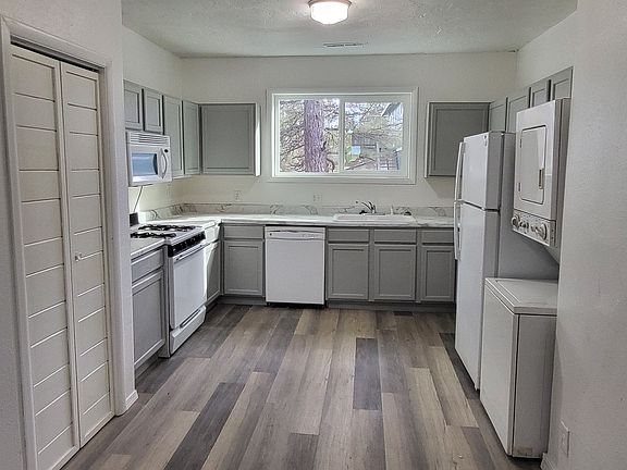 3rd image of 23 E Juniper Ave