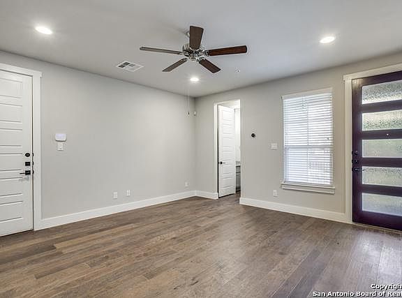 5th image of 107 Claremont Ave Unit 101