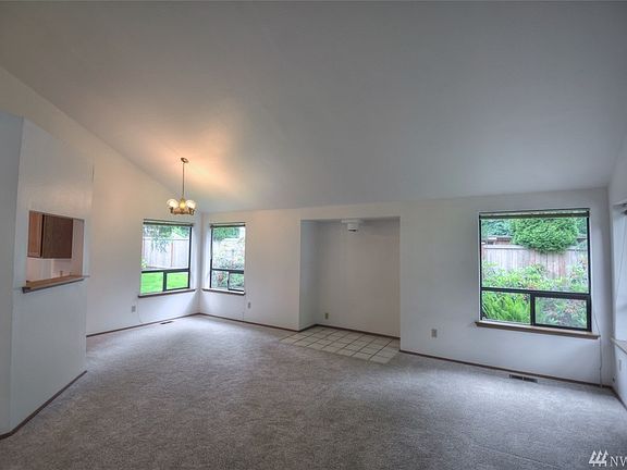 2nd image of 2124 Boundary St SE