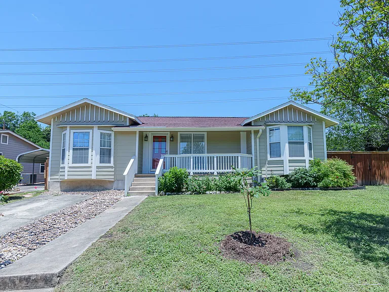 219 Colton Dr — Photo 1