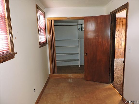 5th image of 260 Ludington St