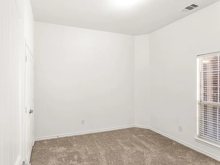 8200 Hitching Trl — Photo 21