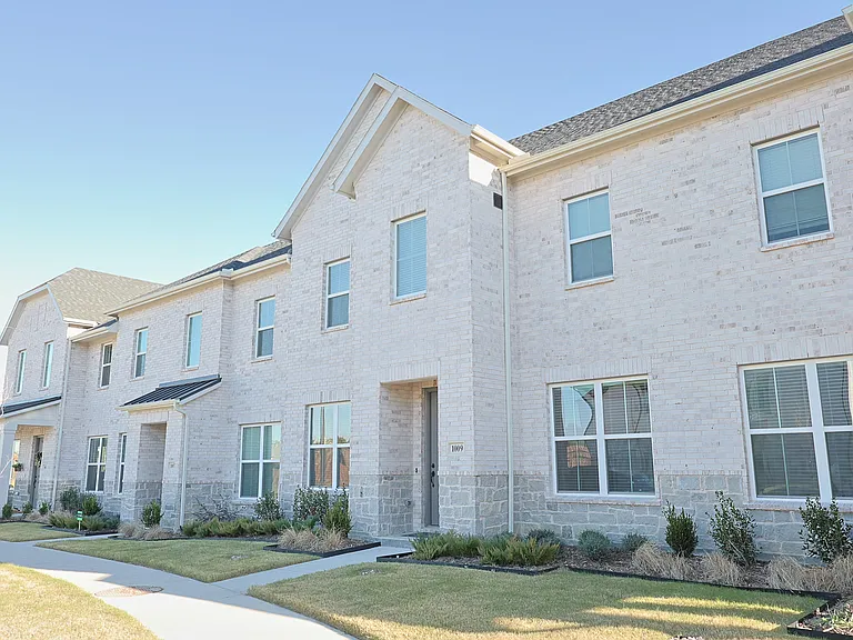 1009 Rockrose Dr — Photo 5