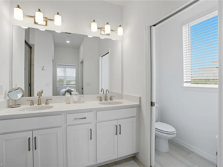 11861 Venetian Lagoon Dr — Photo 24