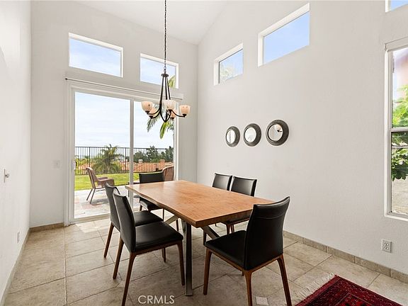 5th image of 51 La Perla