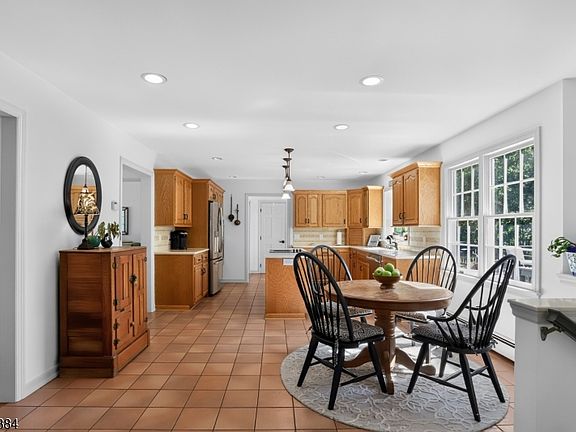5th image of 155 Seabrook Rd
