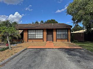 1971 Seagrape Ave, Pembroke Pines, FL 33026