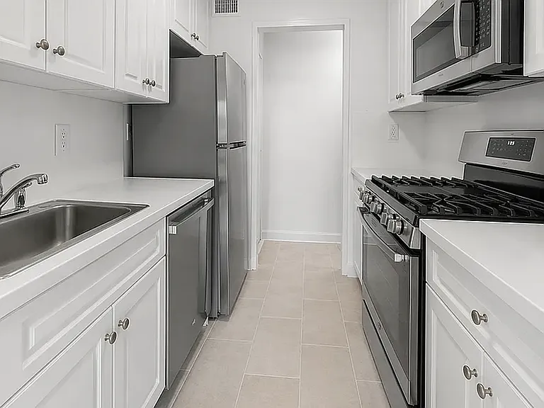 254 E 68th St #5C — Photo 2