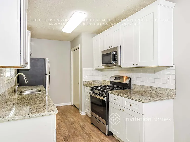 303 Park Sq — Photo 6