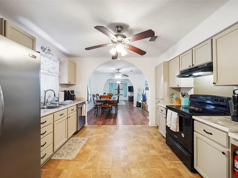 6120 Avenue Q 1/2 — Photo 9