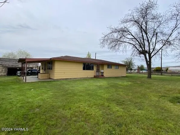 1640 N Camas Rd, Wapato, WA 98951