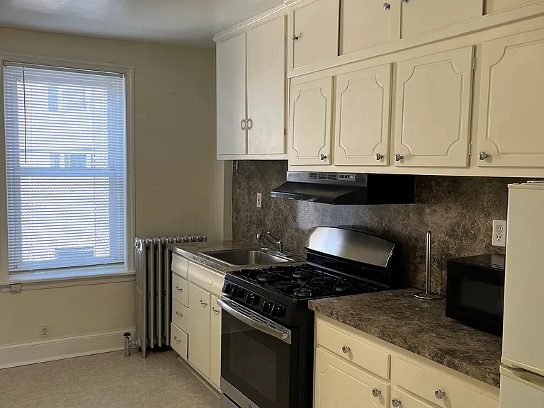 2144 Catharine St #2 — Photo 2