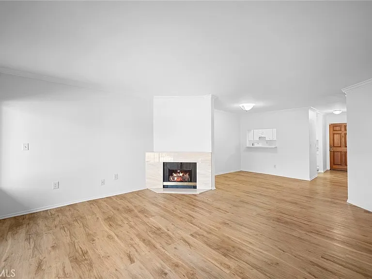 345 N Jackson St #106 — Photo 7