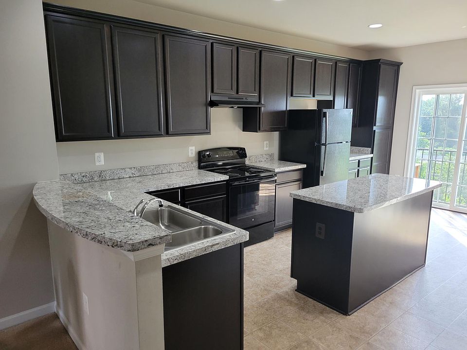 1st image of 102 Conestoga Ln