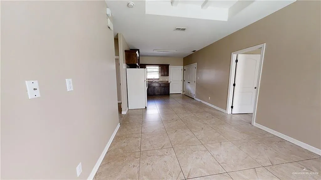3 bed, 2.0 bath, 950 sqft, $1,000 — Photo 2